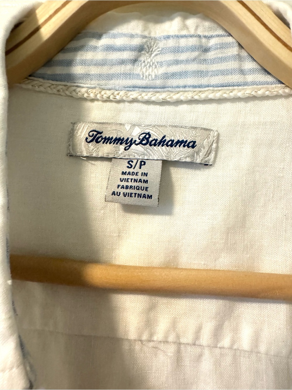 Tommy Bahama 100% Linen Button-Up Shirt - Small. White - Picture 6 of 7